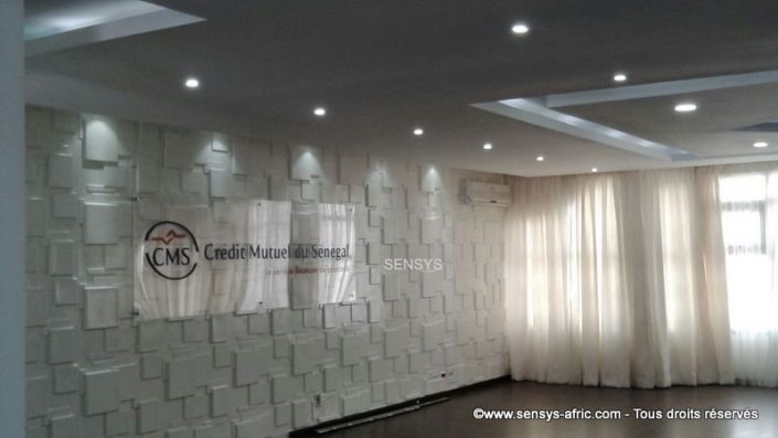 Revêtement-mural-Sensys-Crédit-Mutuel-du-Sénégal-2-705x397 Les Panneaux 3D de Sensys 