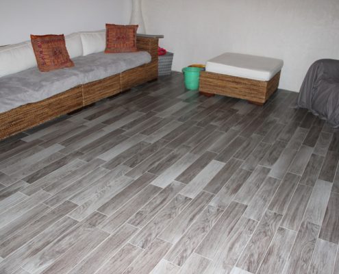 Revêtement-de-sol-parquet-pvc-dakar-sénégal-495x400 Décoration salon, pièce à vivre ou de séjour au Sénégal 