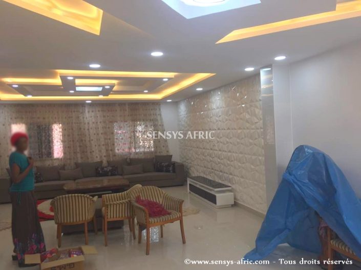 Design-décoration-salon-moderne-déco-intérieur-Dakar-Thiès-Saint-Louis-Louga-Sénégal-Sensys-Afric-8-705x529 Faux Plafond 