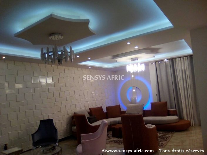 Design-décoration-salon-moderne-déco-intérieur-Dakar-Thiès-Saint-Louis-Louga-Sénégal-Sensys-Afric-9-705x529 Faux Plafond 
