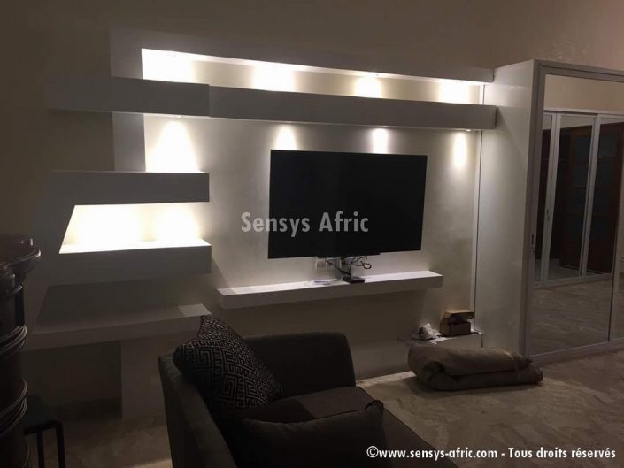 Design-décoration-salon-moderne-déco-intérieur-meubles-tv-lumineux-Sénégal-6-705x529 Meubles Lumineux  Sensys Afric - Laissez libre court à votre imagination