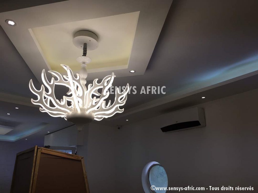 Faux-Plafond-décoration-salon-moderne-déco-intérieur-Dakar-Thiès-Saint-Louis-Louga-Sénégal-Design-Sensys-Afric-3-1030x773 Décoration Salon Moderne 
