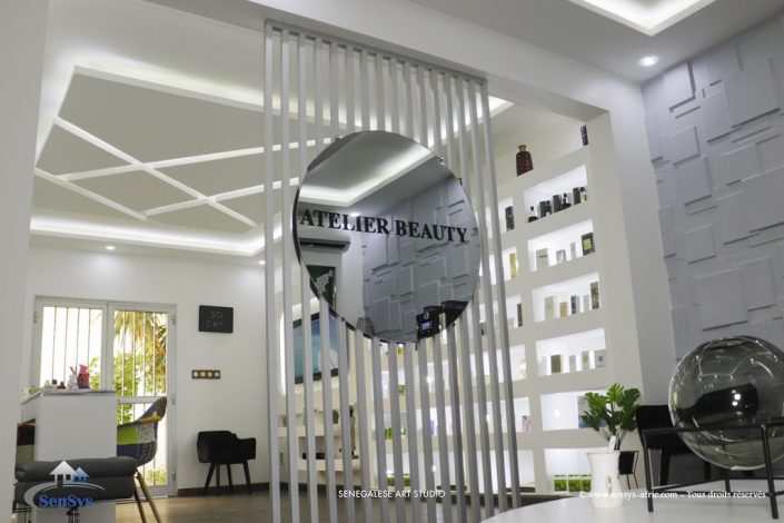 Décoration-boutique-salon-de-beauté-Atélier-Beauty-Dakar-Design-by-Sensys-Afric-705x470 Faux Plafond  Sensys Afric - Laissez libre court à votre imagination
