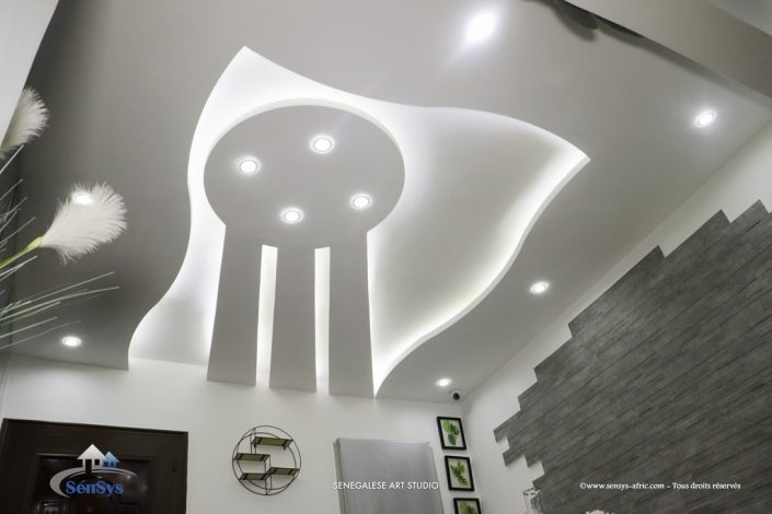 Décoration-de-boutique-salon-de-beauté-Atélier-Beauty-Dakar-Design-by-Sensys-Afric-705x470 Faux Plafond 