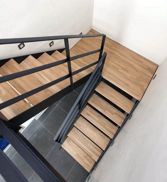 Décoration-maison-escalier-en-bois-Sénégal Escaliers en bois 