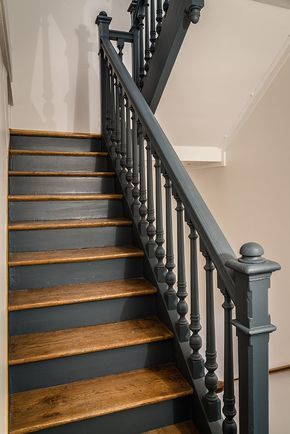 Escaliers-bois-à-Dakar-escalier-Thiès-design-escaliers-Saint-Louis-Sénégal-Menuiserie-decoration-bois-Sensys-Afric Escaliers en bois 